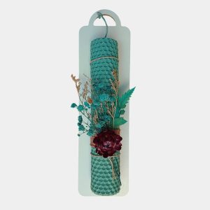 Λαμπάδα μελισσοκέρι πετρόλ, διακοσμημένη με αποξηραμένα λουλούδια